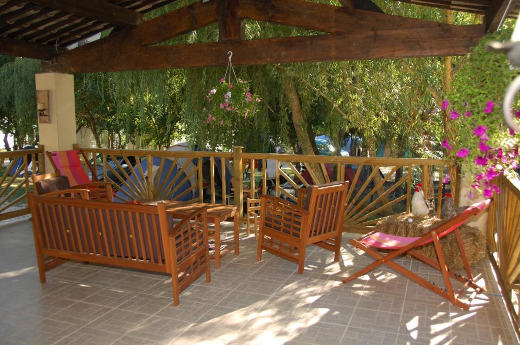 Camping La Ferme de Castellane Exterior foto