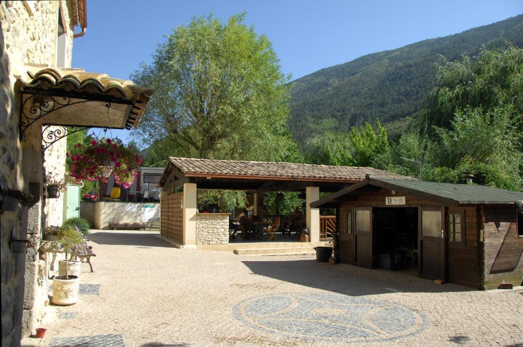 Camping La Ferme de Castellane Exterior foto