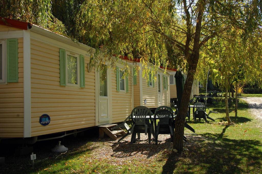Camping La Ferme de Castellane Habitación foto