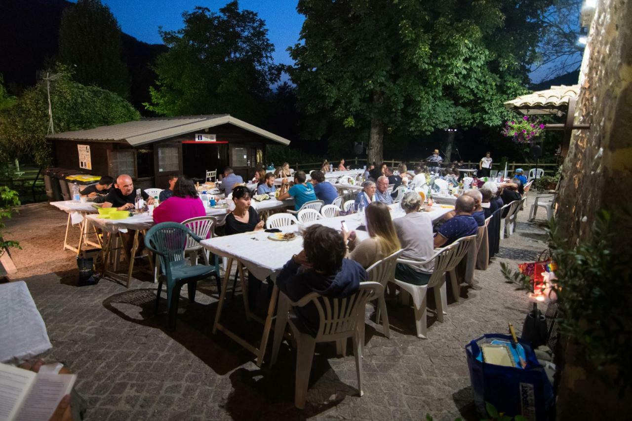 Camping La Ferme de Castellane Exterior foto
